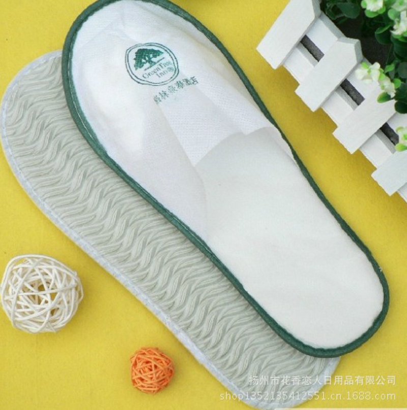 在选购女性鞋履时，如何辨别佰诗奴女鞋专柜正品与非正品？今天我们就来一场详尽的对比评测。